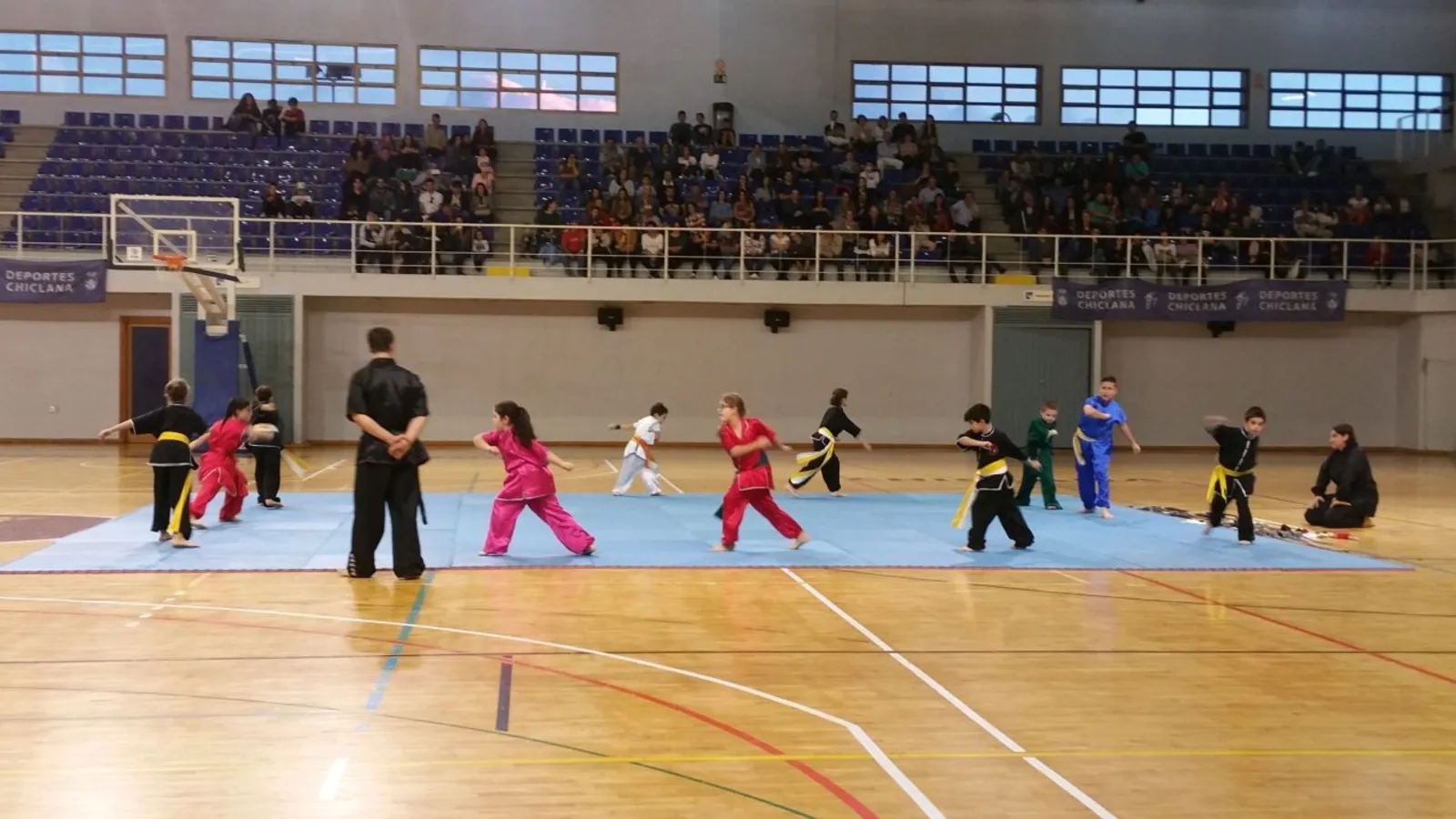 Exhibición de la escuela en una gala de artes marciales